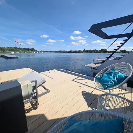 Botel Hausboot - Exklusives Wohnen Auf Dem Wasser