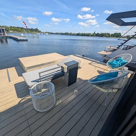 Hausboot - Exklusives Wohnen Auf Dem Wasser Botel