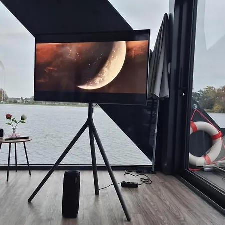 Luxus Hausboote - Exklusives Wohnen Auf Dem Wasser Botel *
