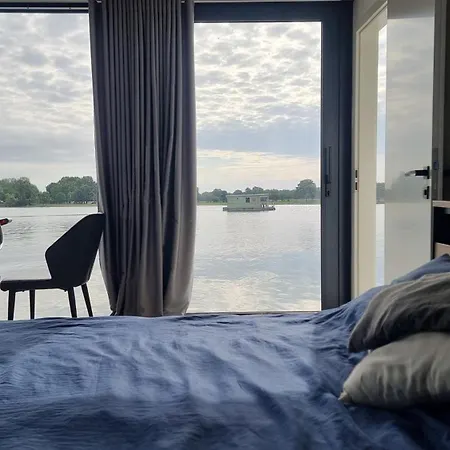 Botel Luxus Hausboote - Exklusives Wohnen Auf Dem Wasser
