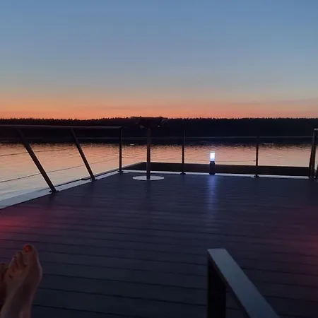 Luxus Hausboote - Exklusives Wohnen Auf Dem Wasser Botel Brandenburg (Brandenburg an der Havel)
