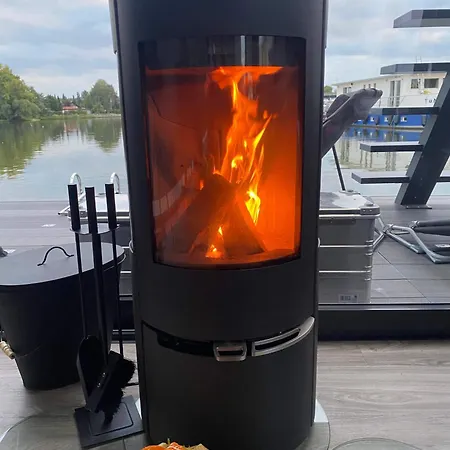 Luxus Hausboote - Exklusives Wohnen Auf Dem Wasser Botel Brandenburg (Brandenburg an der Havel)