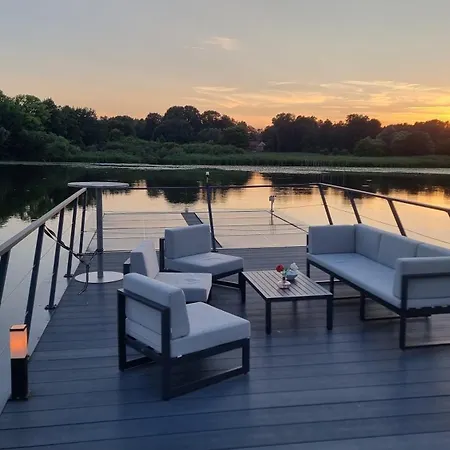 Luxus Hausboote - Exklusives Wohnen Auf Dem Wasser