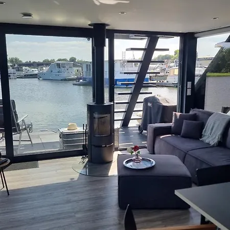 Botel Luxus Hausboote - Exklusives Wohnen Auf Dem Wasser Brandenburg (Brandenburg an der Havel)